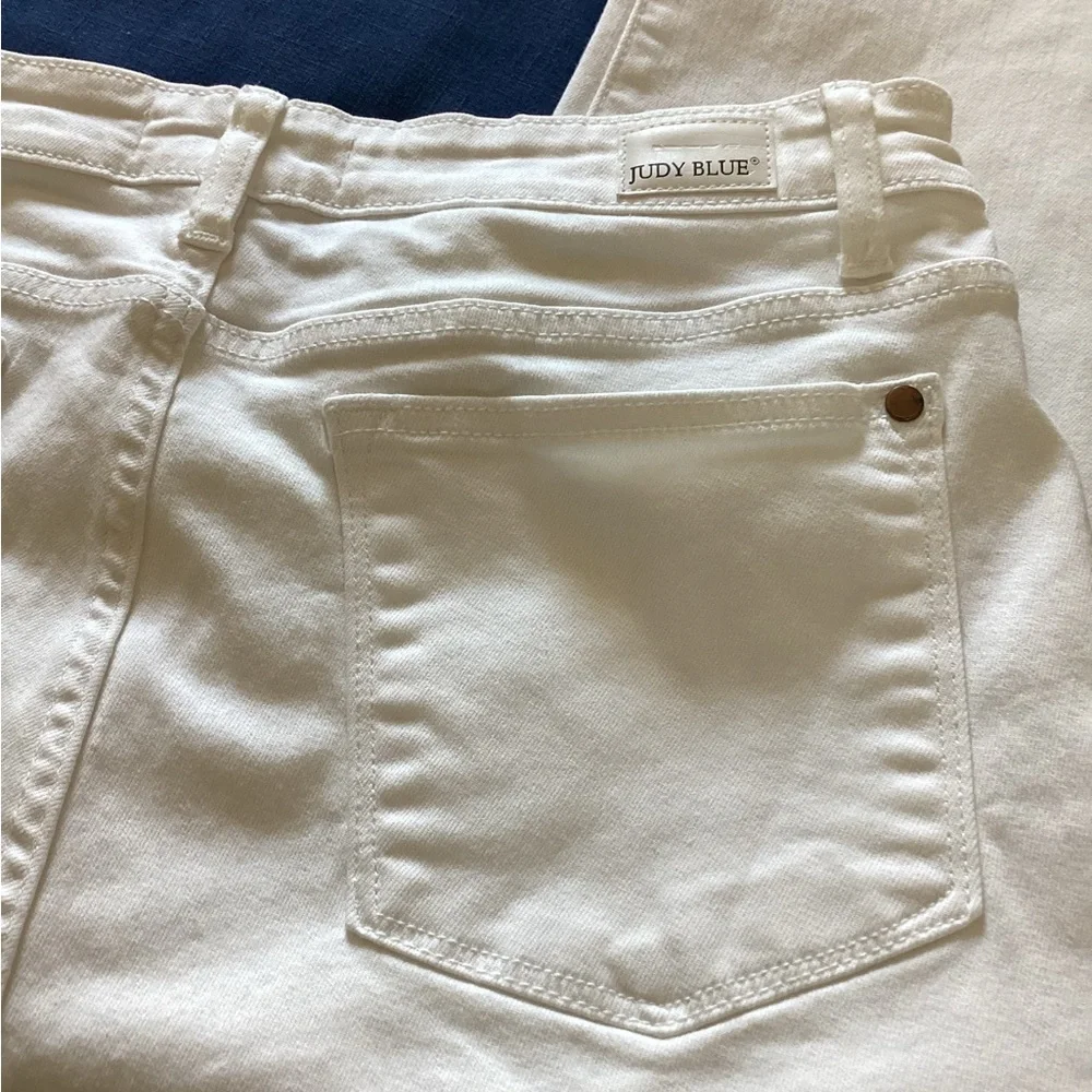 Judy Blue capris - Picture 11 of 12